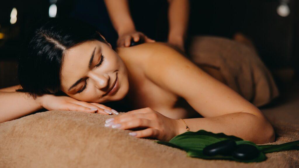 Pre-and-Postnatal-massage-for-backpain-image